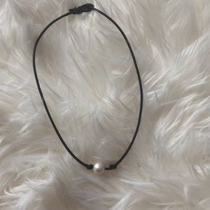 Pearl chocker